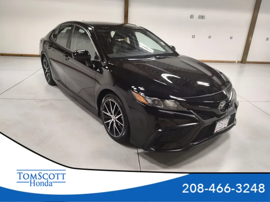 2021 Toyota Camry SE photo 1