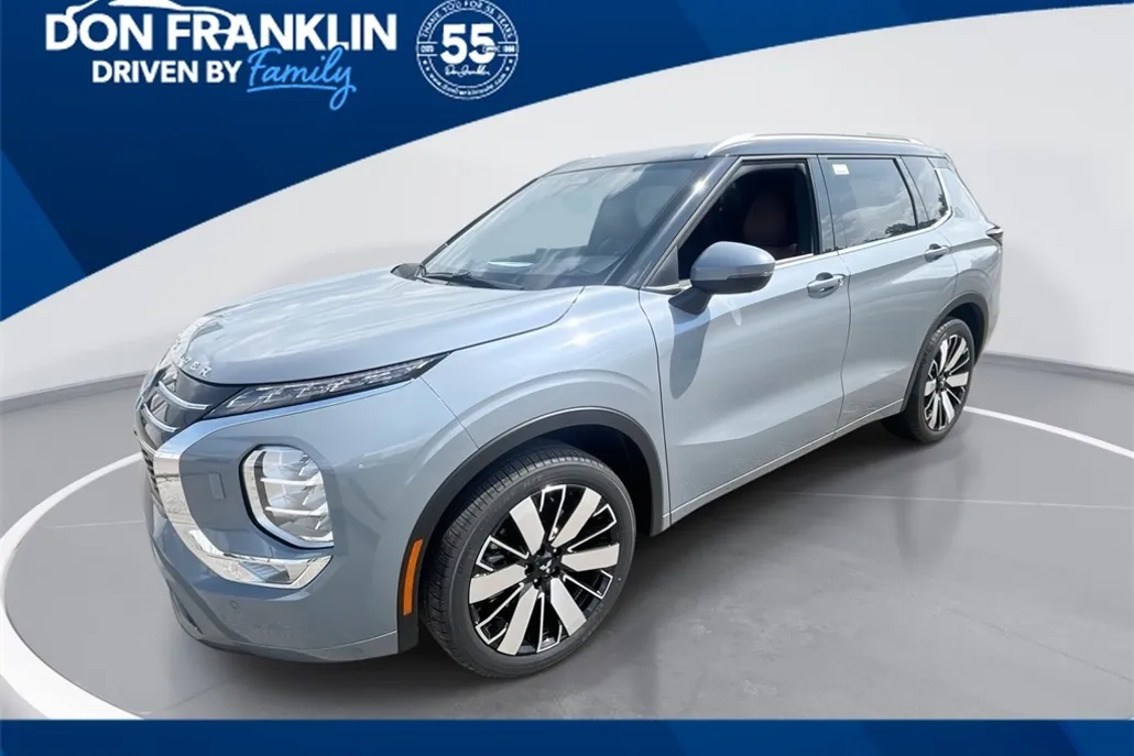 2025 Mitsubishi Outlander SEL photo 1