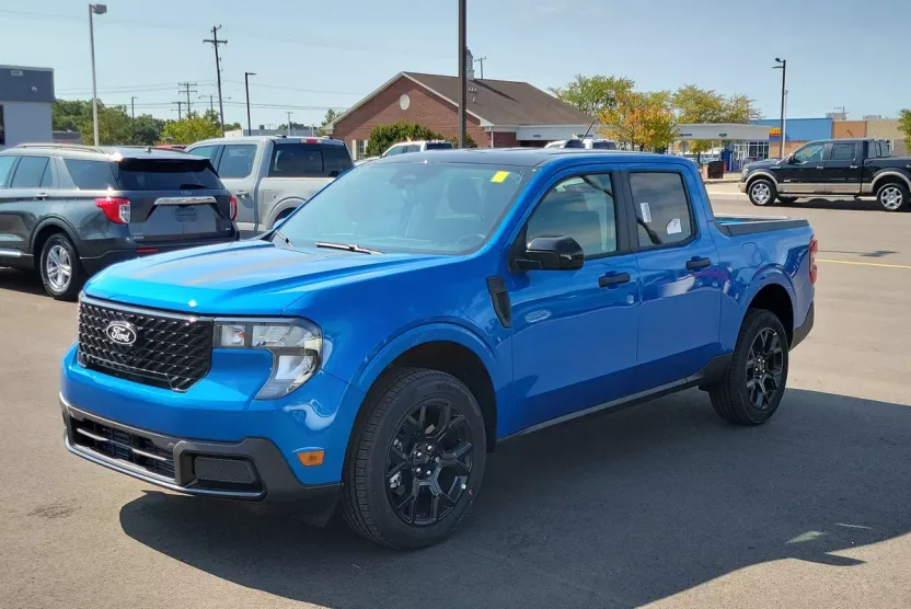 2025 Ford Maverick XLT photo 1