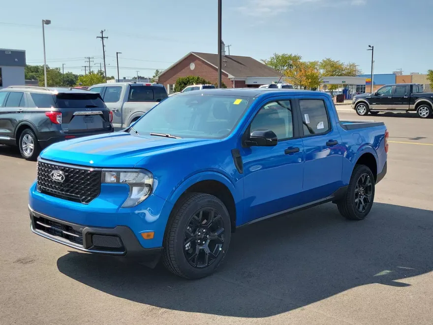 2025 Ford Maverick XLT photo 1