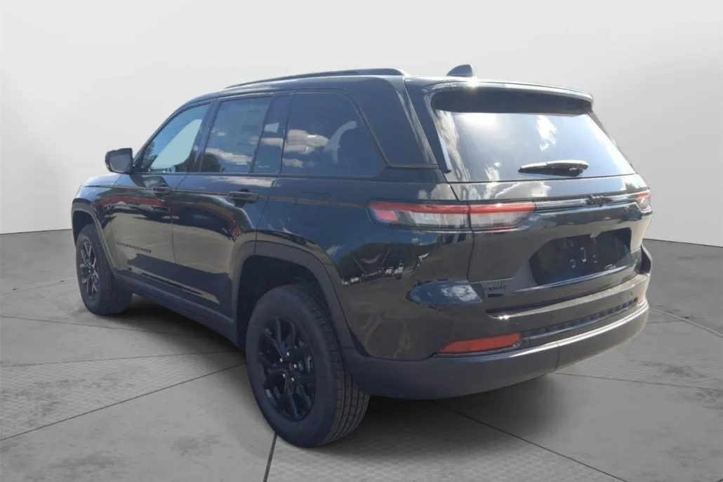 2025 Jeep Grand Cherokee Altitude photo 1