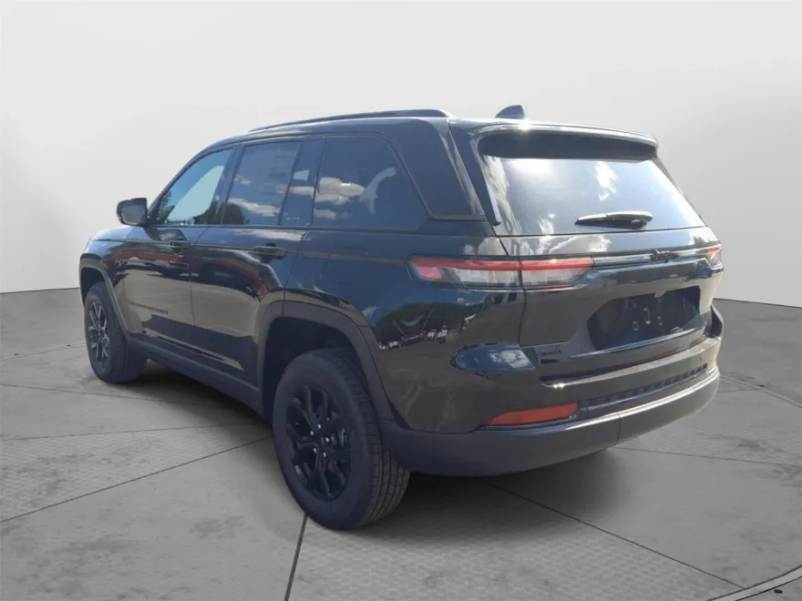 2025 Jeep Grand Cherokee Altitude photo 1