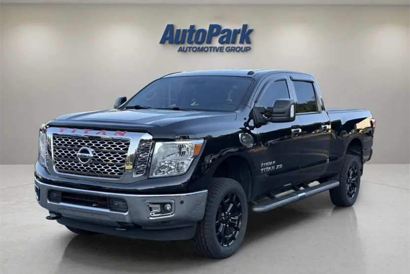 2018 Nissan Titan SV photo 1
