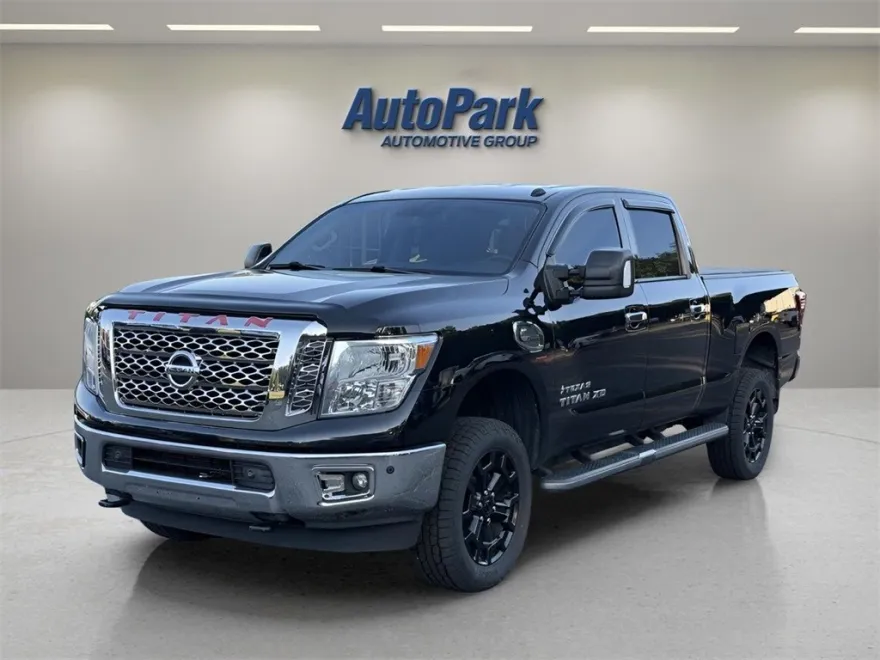 2018 Nissan Titan SV photo 1