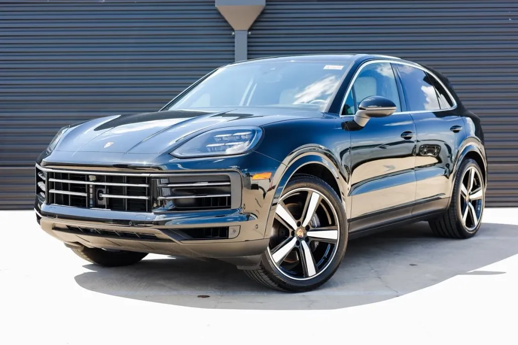 2025 Porsche Cayenne Base photo 1