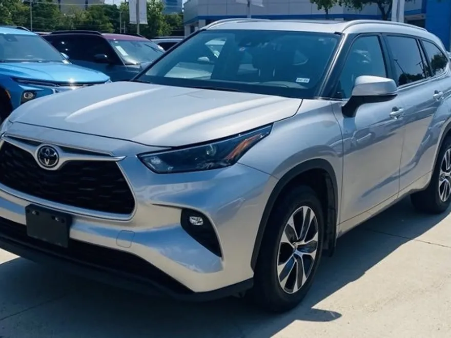 2023 Toyota Highlander L photo 1