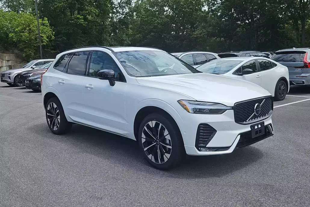2026 Volvo XC60 B5 Plus photo 1
