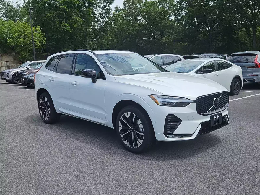2026 Volvo XC60 B5 Plus photo 1