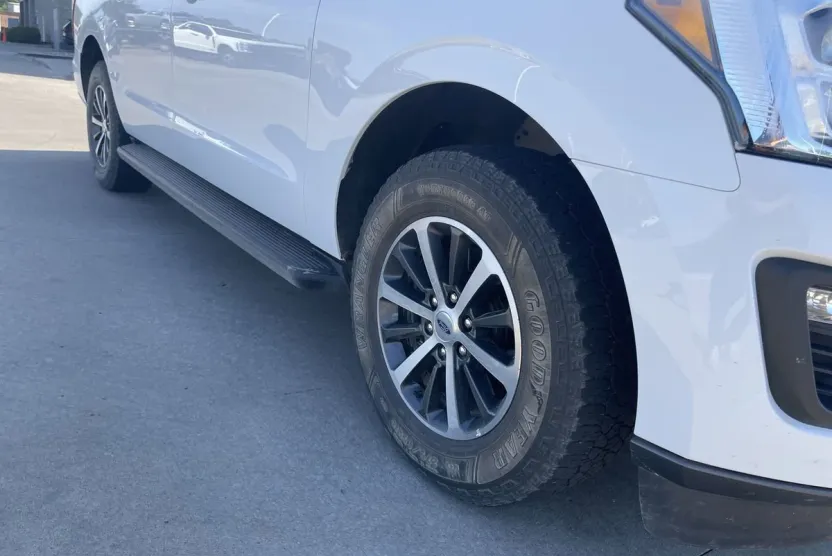 2019 Ford Expedition MAX XLT photo 1