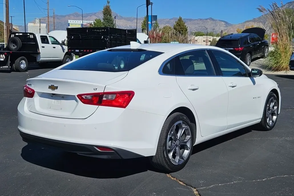 2024 Chevrolet Malibu 1LT photo 1