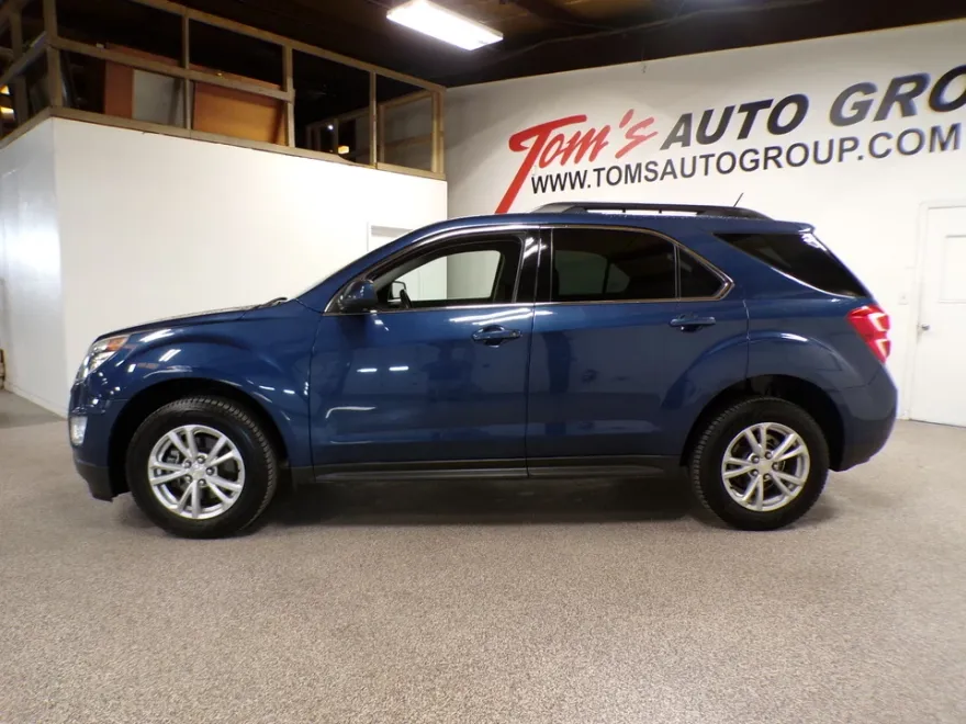 2017 Chevrolet Equinox LT photo 1