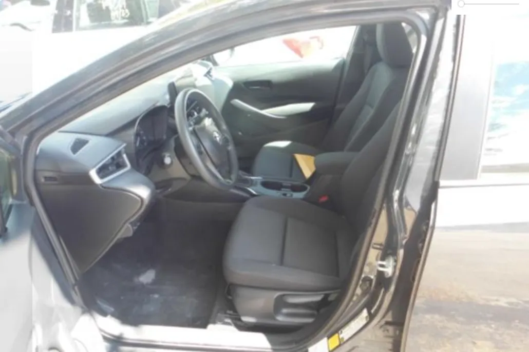 2024 Toyota Corolla LE photo 1