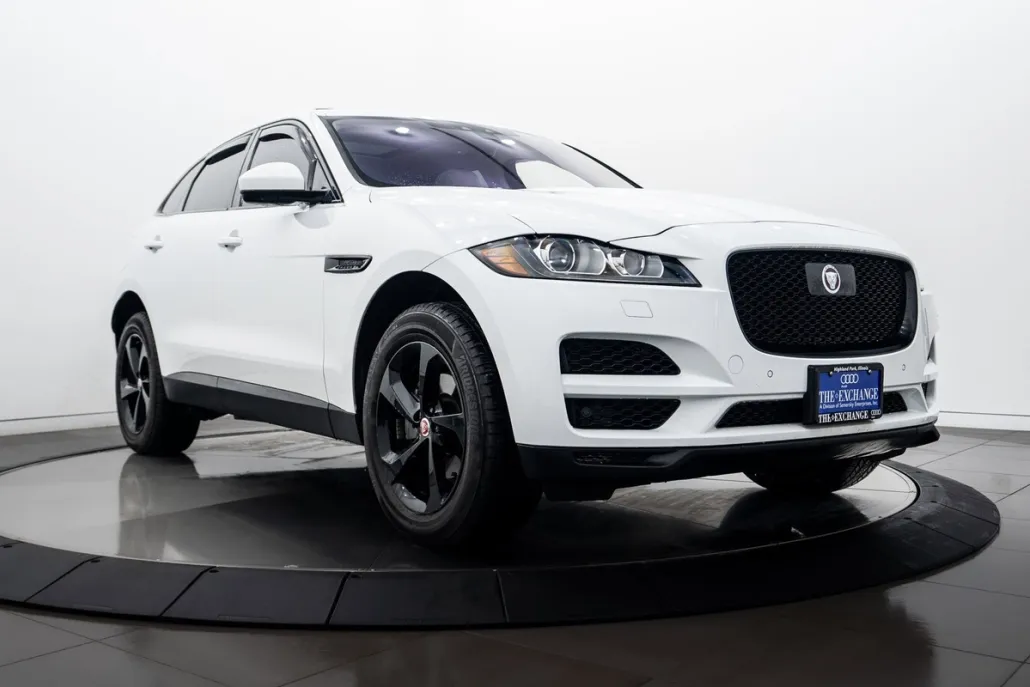 2019 Jaguar F-PACE Prestige photo 1