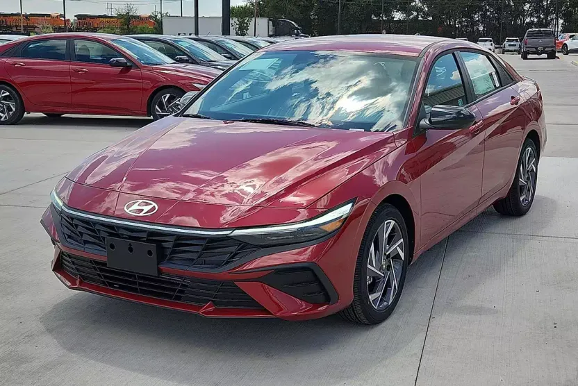 2025 Hyundai Elantra SEL Sport photo 1