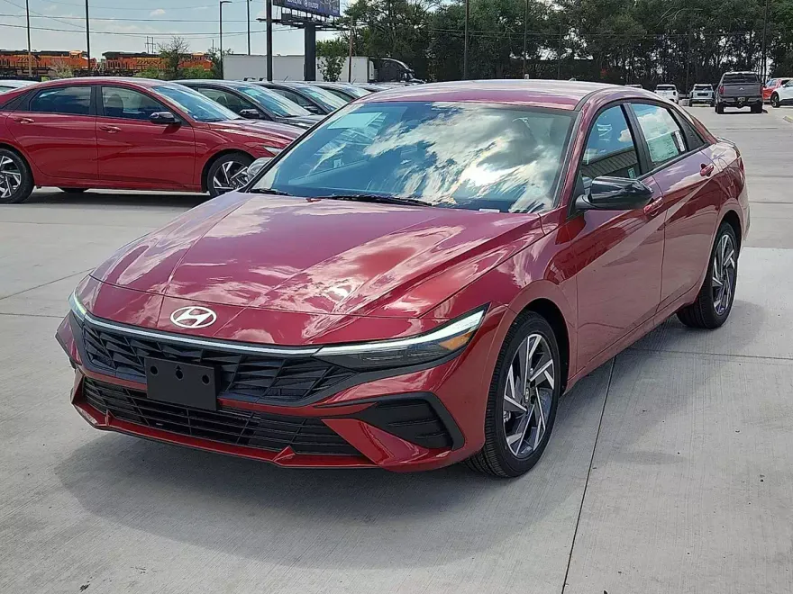 2025 Hyundai Elantra SEL Sport photo 1