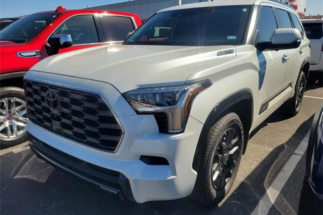 2024 Toyota Sequoia Platinum photo 1
