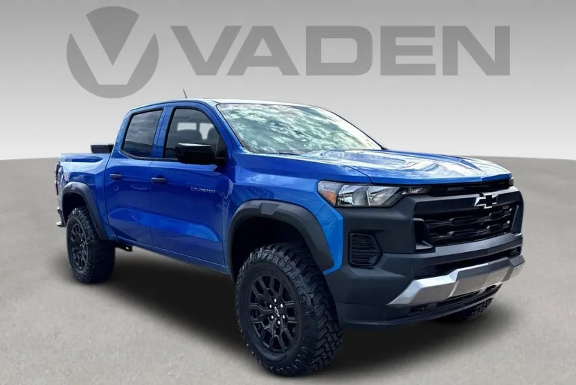 2024 Chevrolet Colorado Trail Boss photo 1