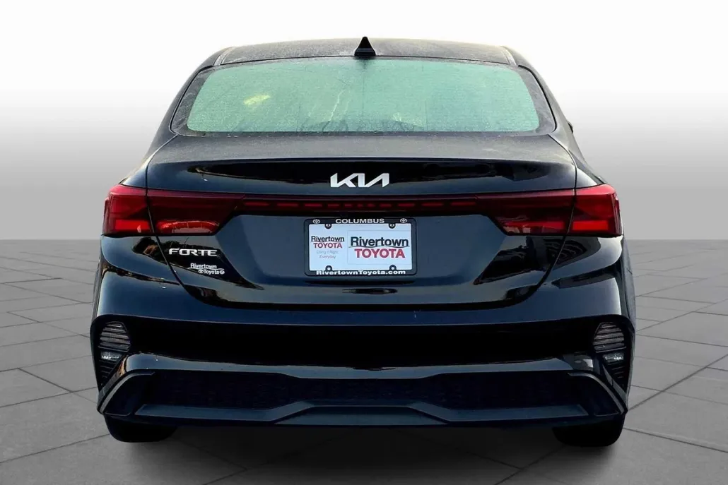 2023 Kia Forte LXS photo 1