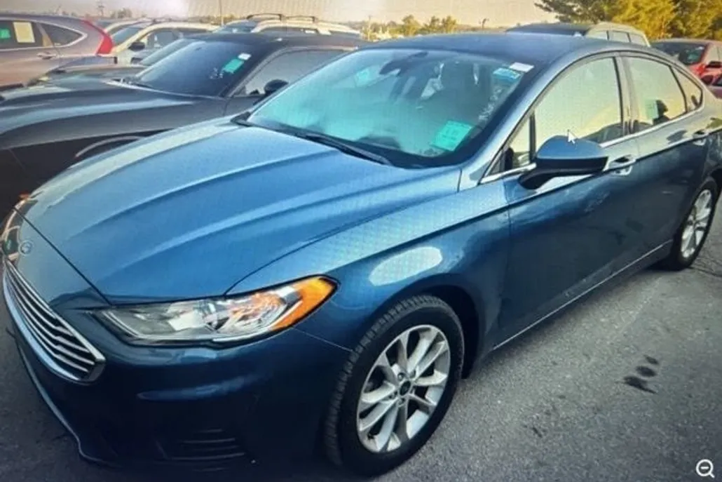 2019 Ford Fusion SE photo 1