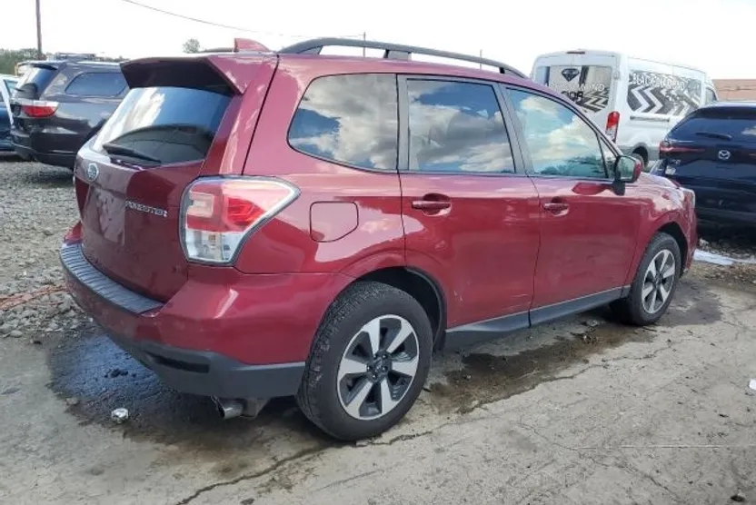 2018 Subaru Forester 2.5i Premium photo 1