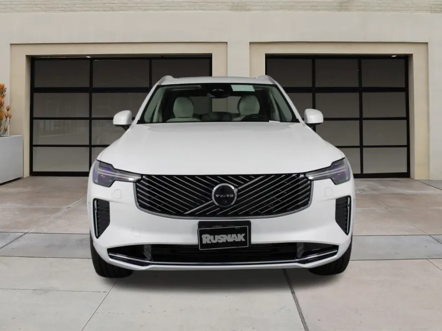 2026 Volvo XC90 T8 photo 1