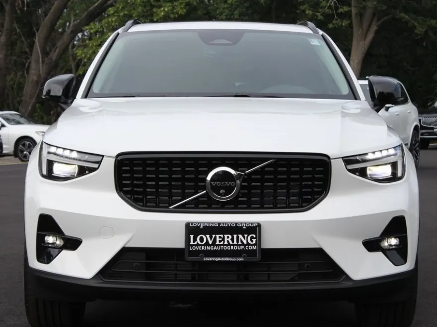 2026 Volvo XC40 Plus photo 1