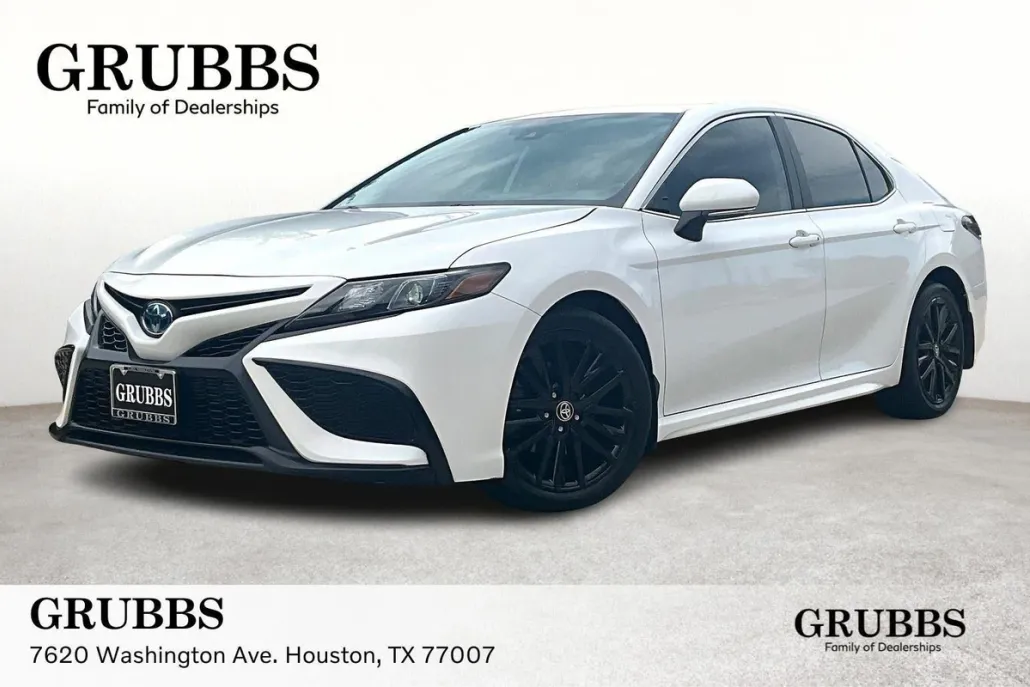 2024 Toyota Camry Hybrid SE photo 1