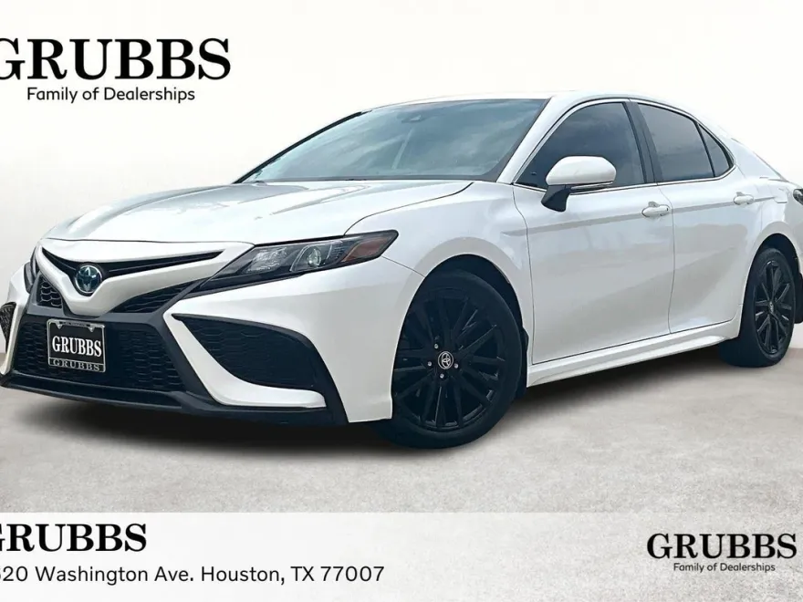 2024 Toyota Camry Hybrid SE photo 1