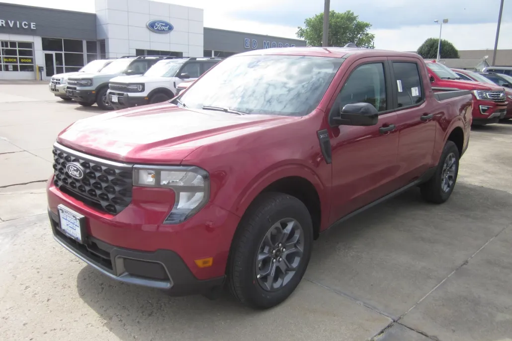 2025 Ford Maverick XLT photo 1