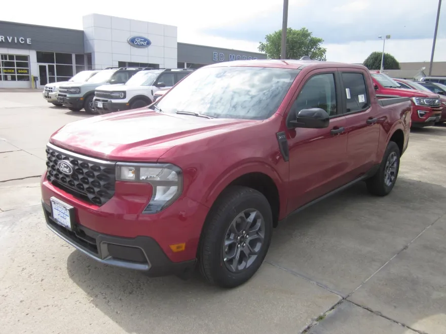 2025 Ford Maverick XLT photo 1