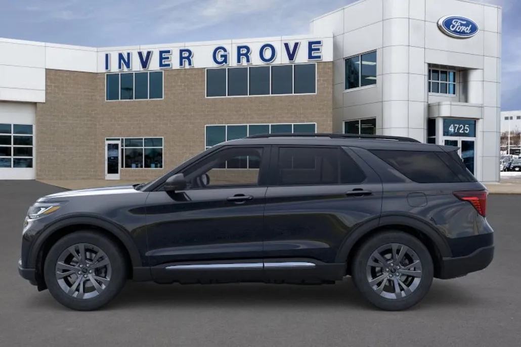 2025 Ford Explorer photo 1