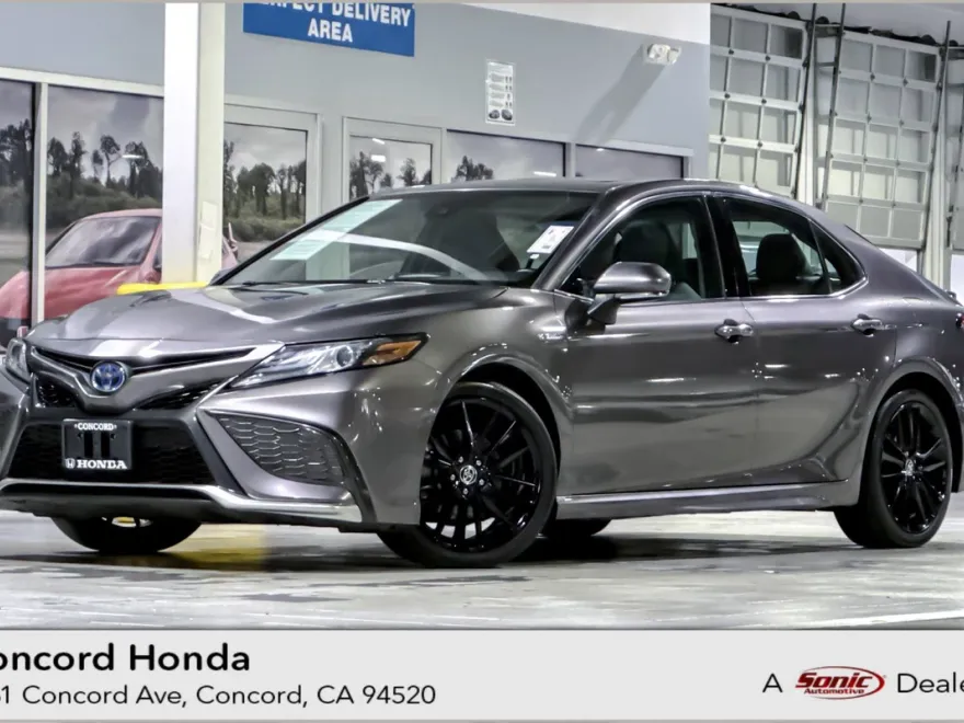 2021 Toyota Camry Hybrid XSE photo 1