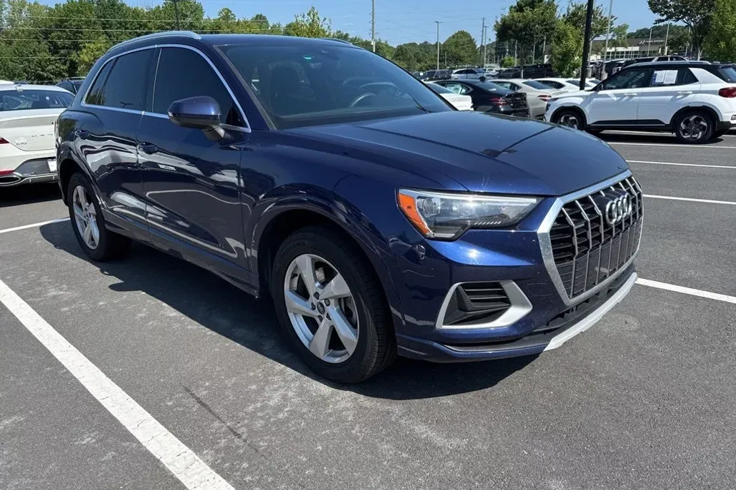 2021 Audi Q3 Premium photo 1