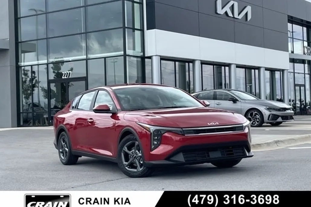 2025 Kia K4 LXS photo 1