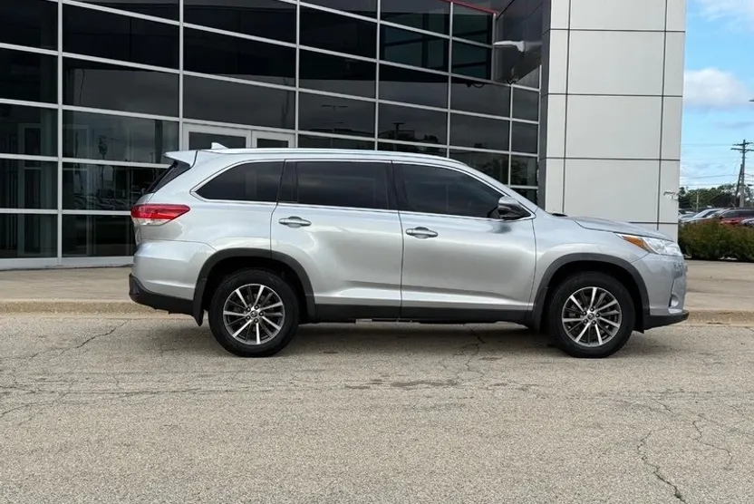 2019 Toyota Highlander XLE photo 1