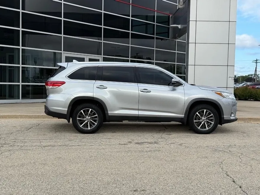 2019 Toyota Highlander XLE photo 1