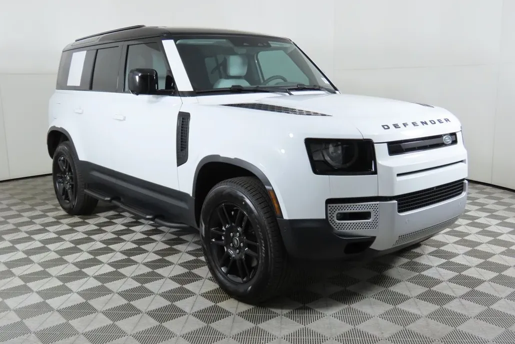 2025 Land Rover Defender 110 S photo 1
