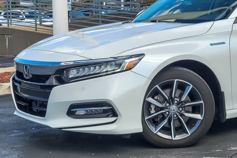 2019 Honda Accord Hybrid Touring photo 1