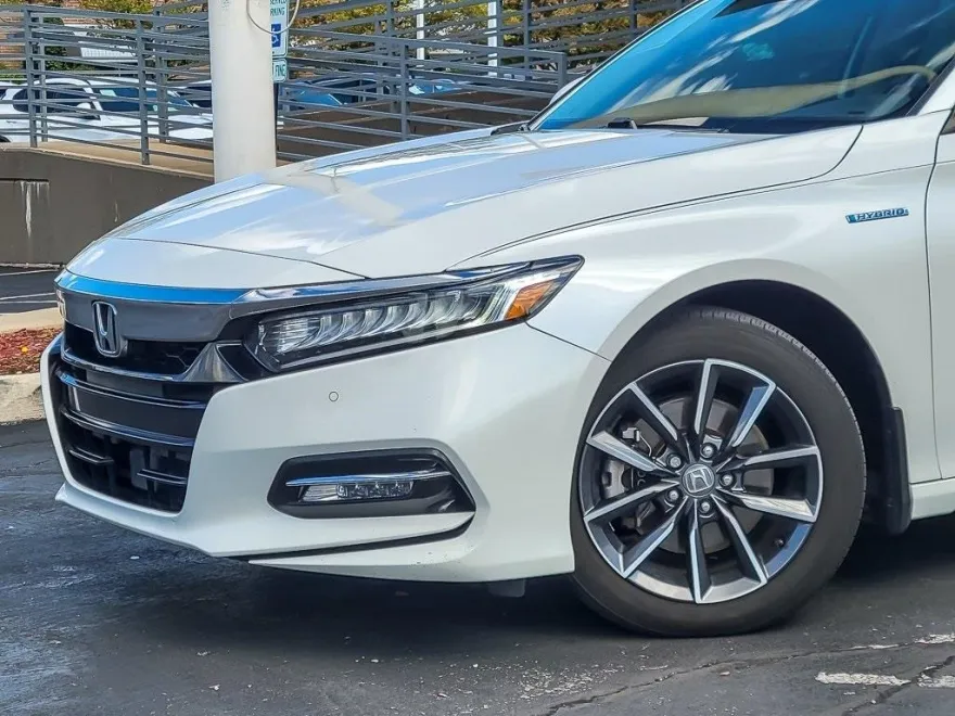 2019 Honda Accord Hybrid Touring photo 1