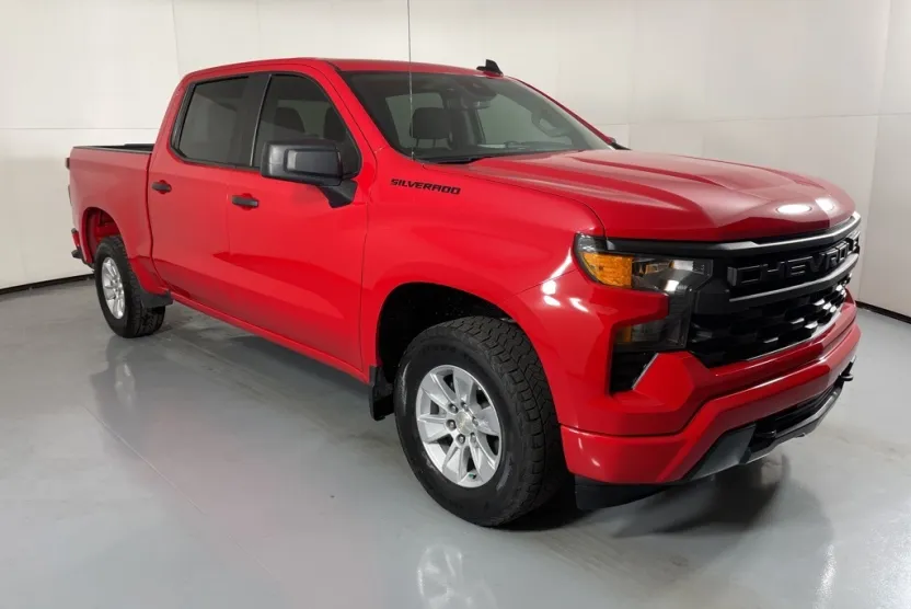 2024 Chevrolet Silverado 1500 Custom photo 1