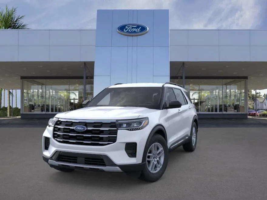 2025 Ford Explorer photo 1