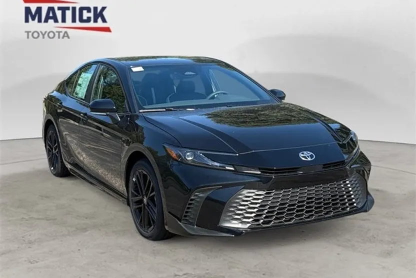2026 Toyota Camry SE photo 1