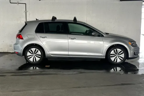 2016 Volkswagen e-Golf SEL Premium photo 2