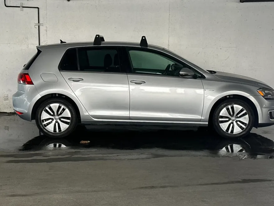 2016 Volkswagen e-Golf SEL Premium photo 2