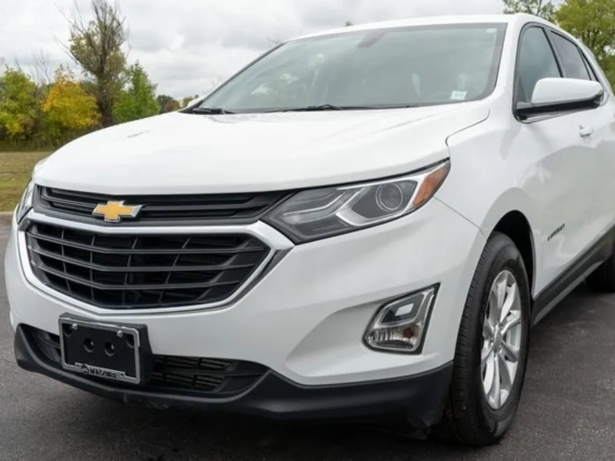 2019 Chevrolet Equinox LT photo 1