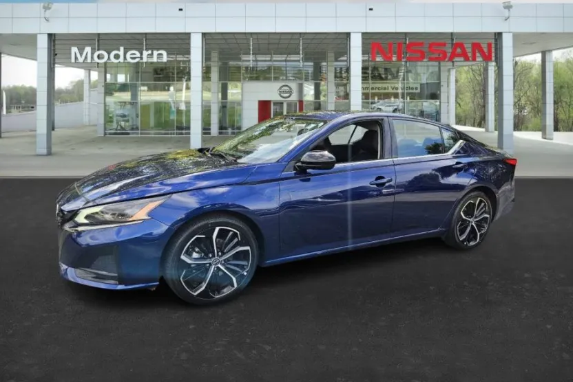 2024 Nissan Altima 2.5 SR photo 1