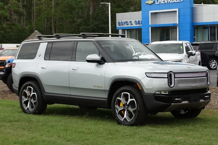2023 Rivian R1S Adventure photo 1