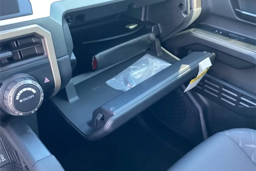 2025 Toyota Tacoma SR5 4x4 Double Cab photo 1