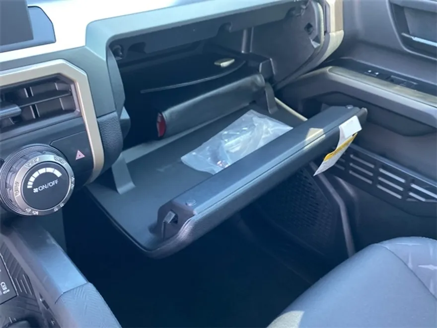 2025 Toyota Tacoma SR5 4x4 Double Cab photo 1