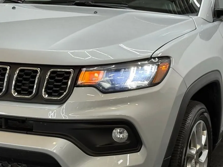 2024 Jeep Compass Latitude Lux photo 1